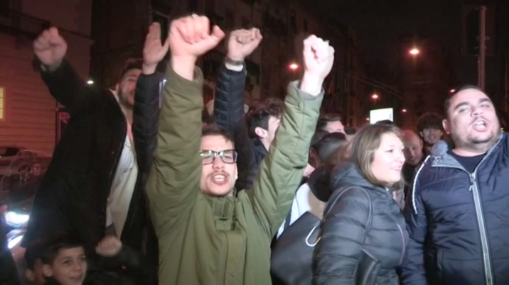 冰冷年夜地，恶龙残虐。每到特定日子，人们必需献祭出斑斓的女孩，让其成为恶龙的 “新娘”。英勇的屠龙者历经千辛万苦，凭着对女孩的真爱找到龙的巢穴，将恶龙杀死，这 片地盘也是以恢复安静。                                  　　数十载后，残酷恶龙与英勇屠龙者的故事已成为传说。此日，斑斓的公爵小女儿米拉（玛利亚·波兹哈娃 Mariya Poezzhaeva 饰）行将进行昌大婚礼。屠龙者族人们在婚礼上唱起了龙